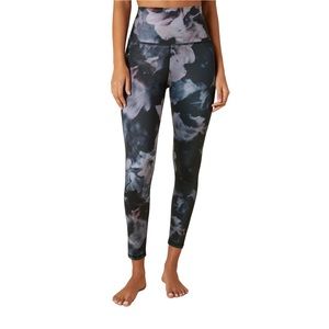 Beyond Yoga midi lux print dark floral leggings size small